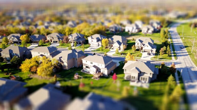 Builder Confidence Falls to Seven-Month Low in April: What Texas Buyers Need to Know