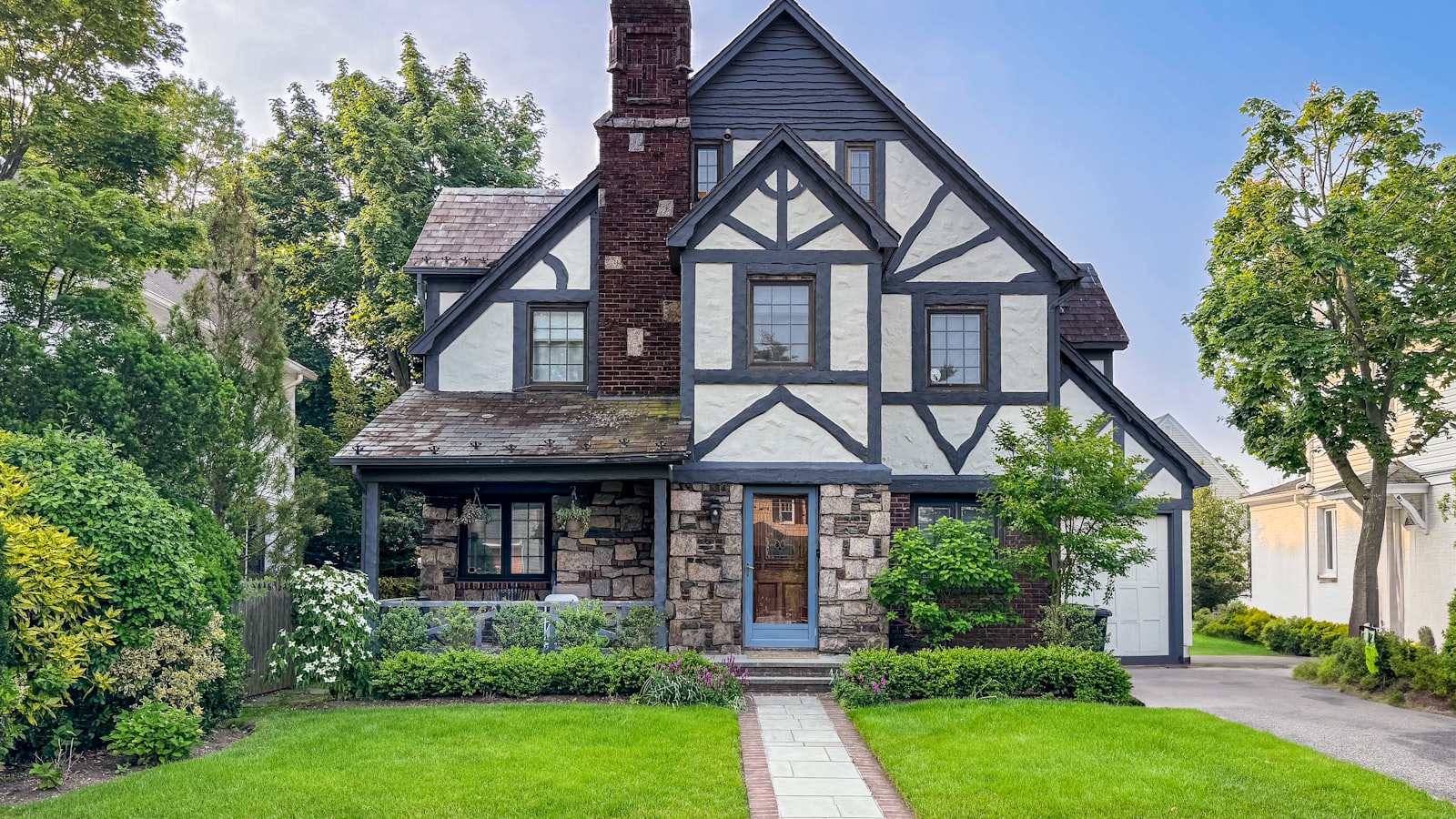 Single-family home exterior representing homeowners insurance costs for Austin buyers